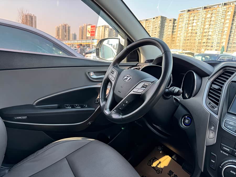 Hyundai Grand Santa Fe 2015 car image #13