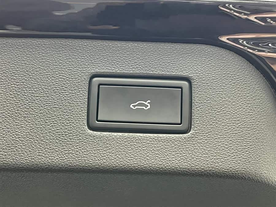 Volkswagen Passat 2023 car image #13