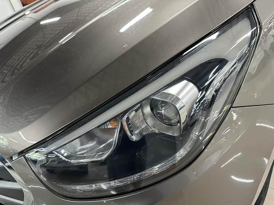 Hyundai ix35 2015 car image #13