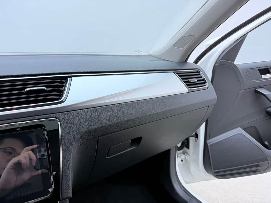 Skoda Rapid 2022 car image #13