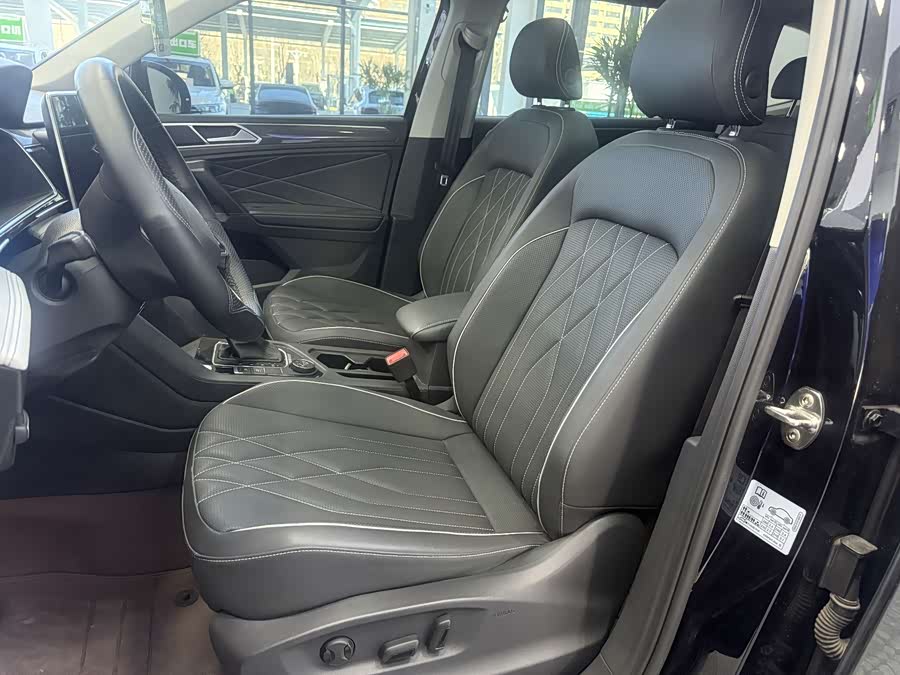 Volkswagen Tiguan L 2021 car image #13