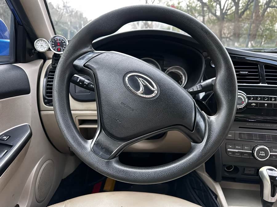 Soueast V3 Lingyue 2012 car image #13