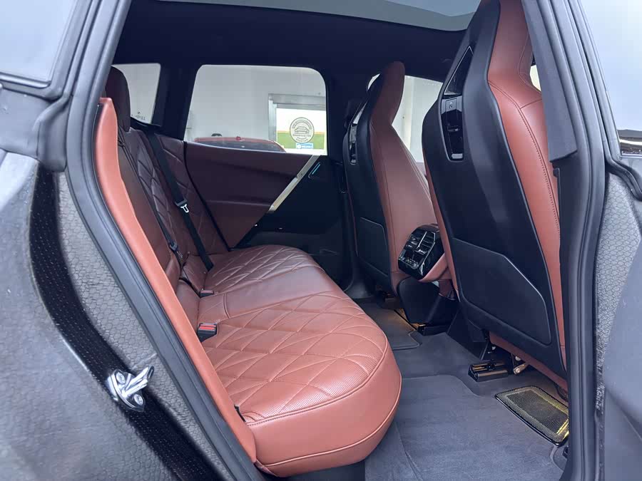 BMW iX M60 2025 car image #13