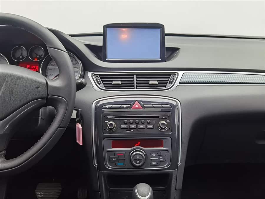 Peugeot 308 2015 car image #13