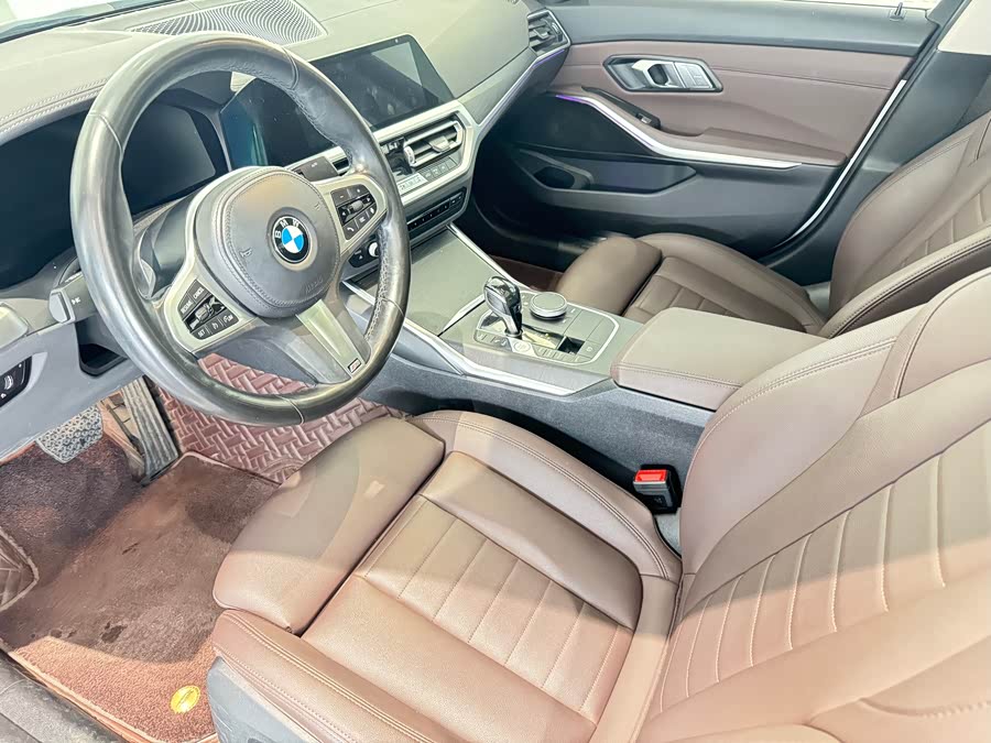 BMW 5 Series 2019 car image #13