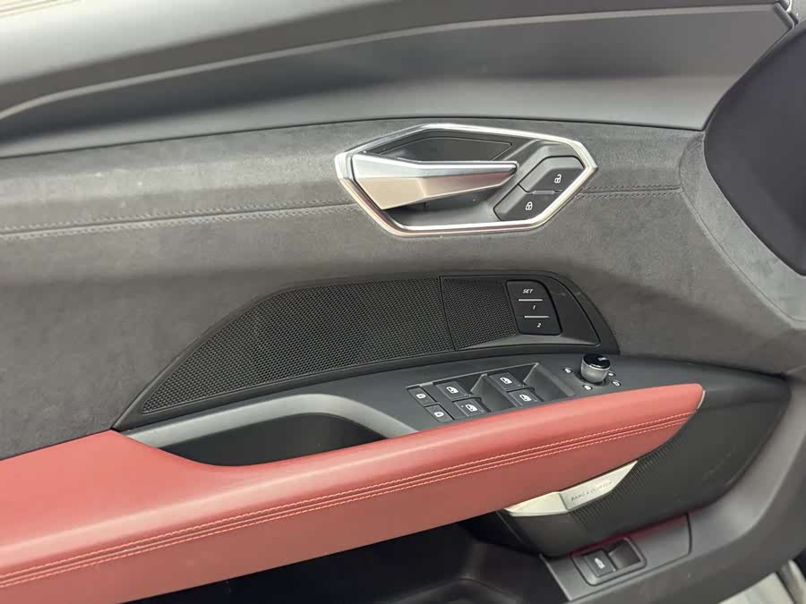 Audi e-tron GT 2024 image de voiture #13