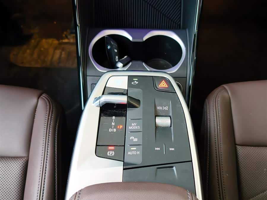 BMW iX1 2025 صورة سيارة #13