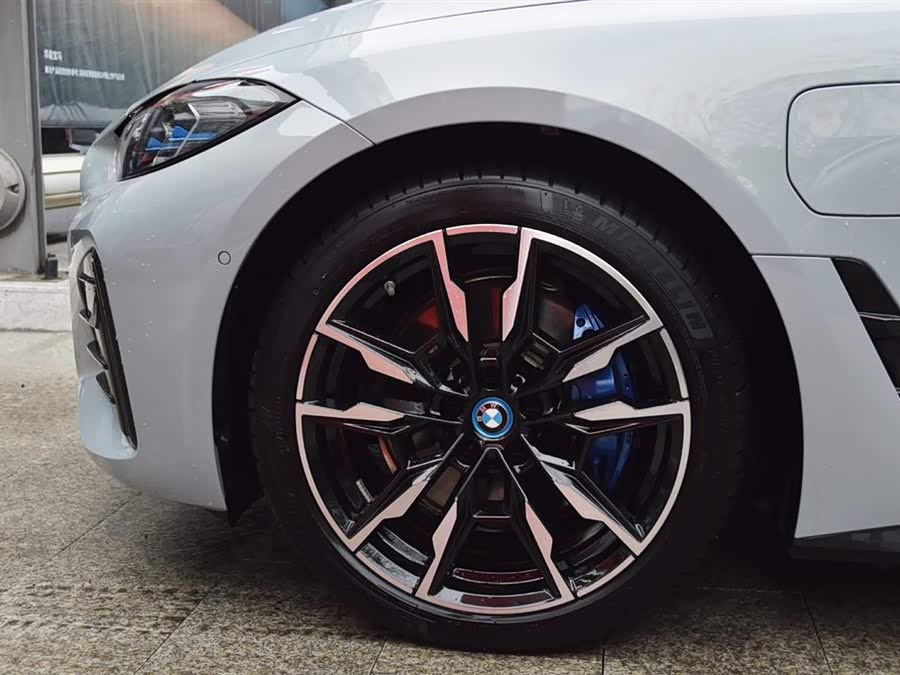 BMW i4 2024 car image #13