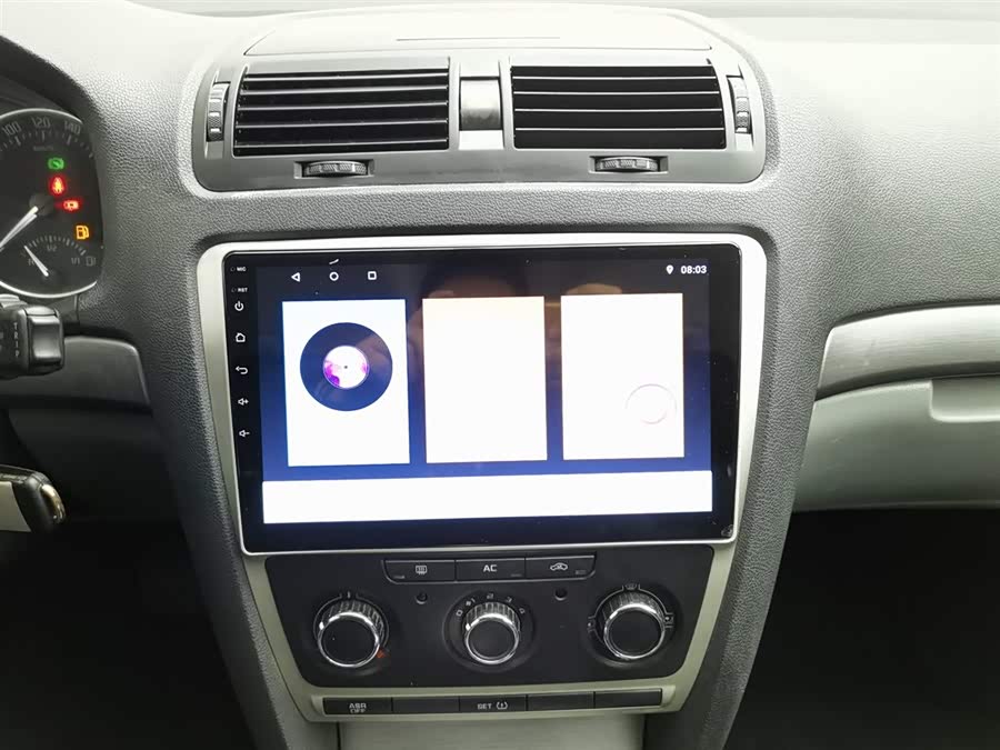 Skoda Octavia 2012 car image #13