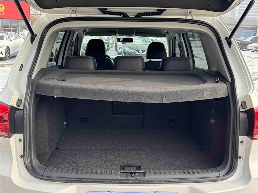 Volkswagen Tiguan 2018 car image #13