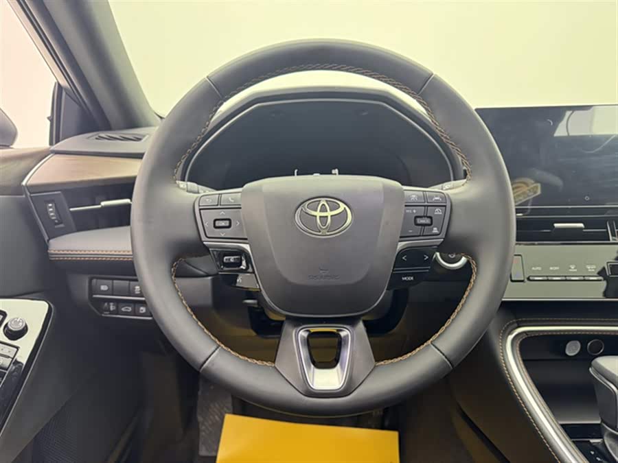 Toyota Avalon 2025 car image #13