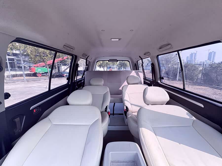 Forthing Lingzhi EV 2020 #13 Forthing Lingzhi EV 2020 car image #13