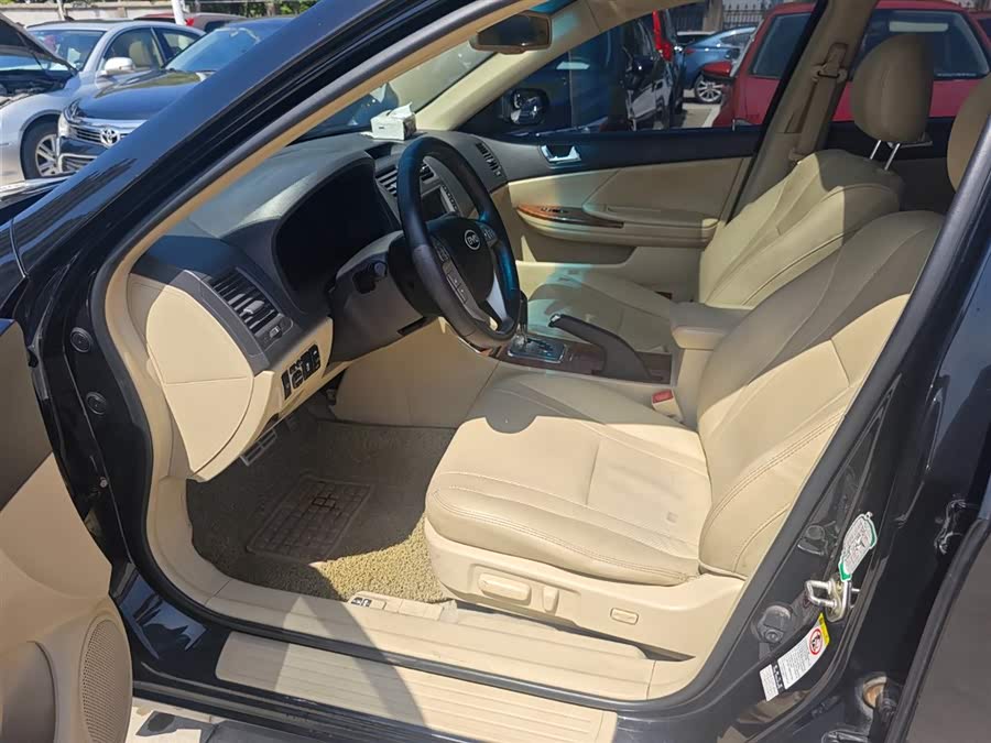 BYD G6 2013 car image #13