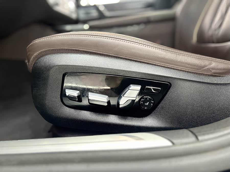 BMW 7 Series 2021 car image #13