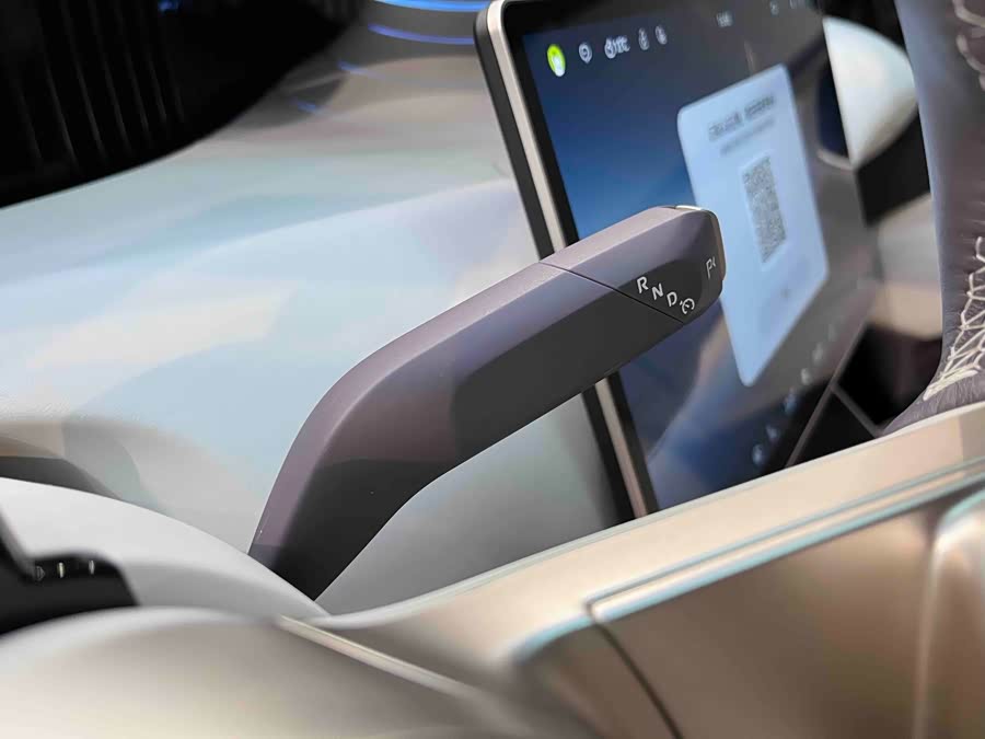 Avatr 11 2024 car image #13