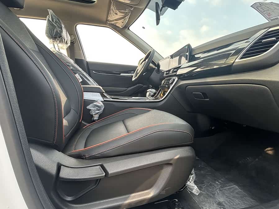 Kia Seltos 2025 car image #13