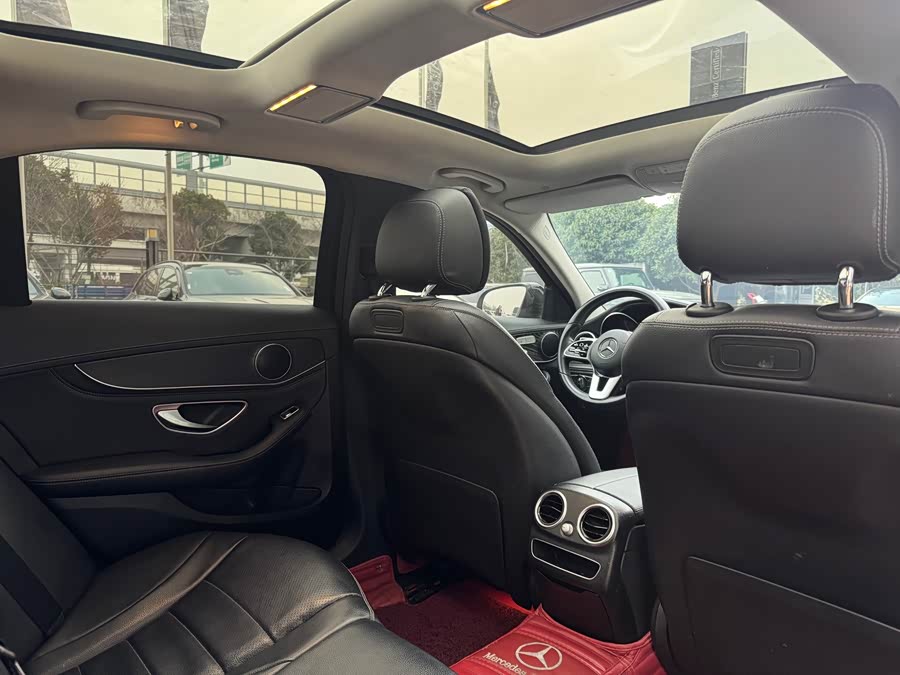 Mercedes-Benz C Class 2018 immagine di auto #13