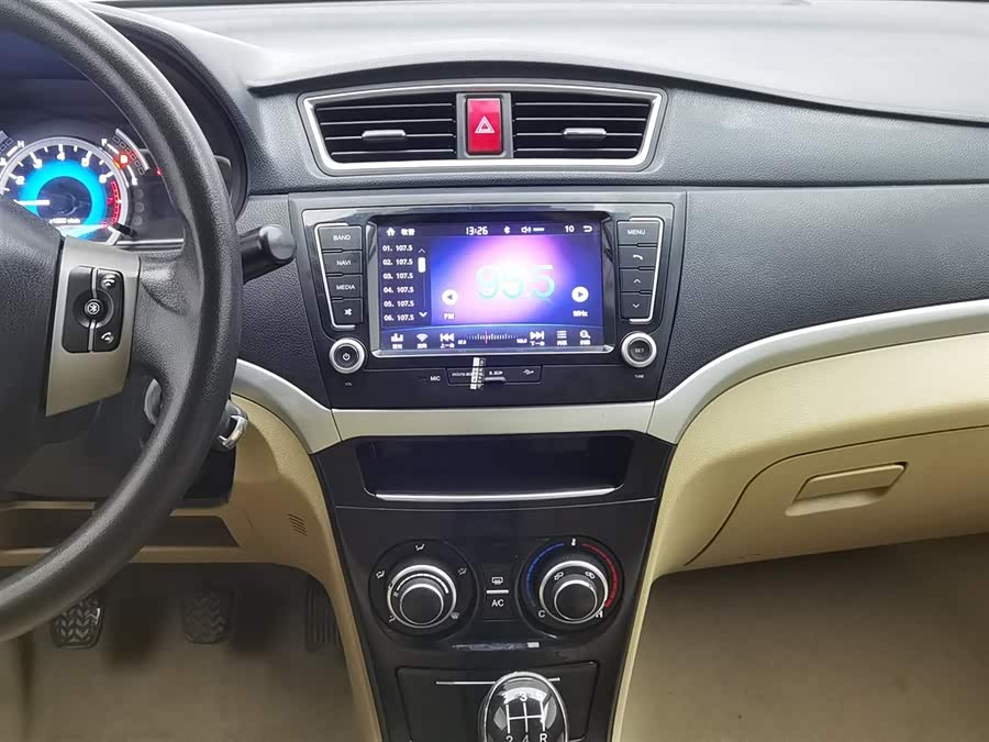 Great Wall C30 2016 car image #13