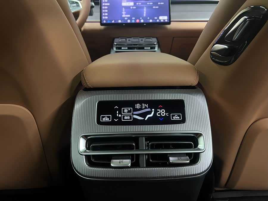 BYD HanL 2025 #13 BYD HanL 2025 car image #13