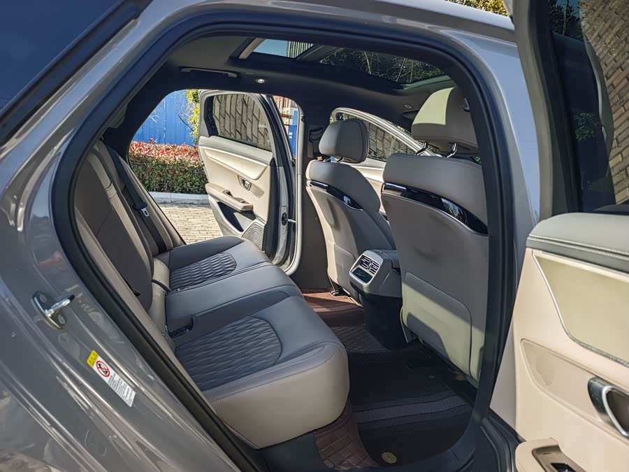 BYD Han 2025 car image #13
