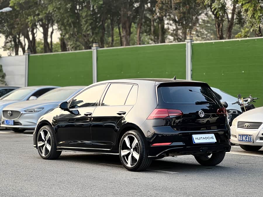 Volkswagen Golf 2019 car image #13