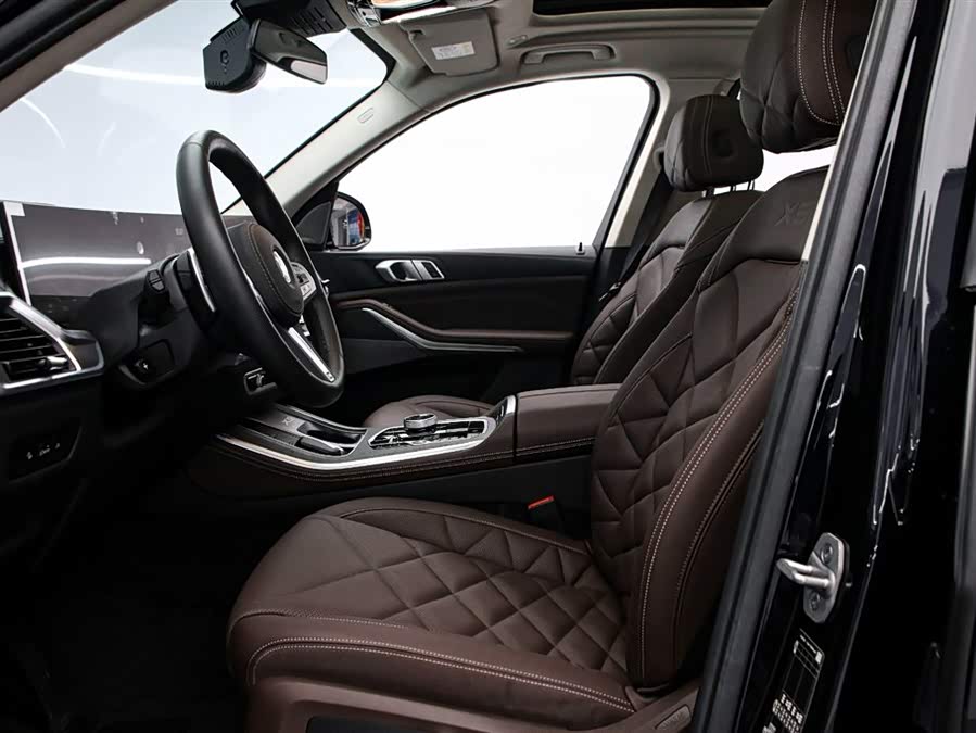 BMW X5 2024 car image #13