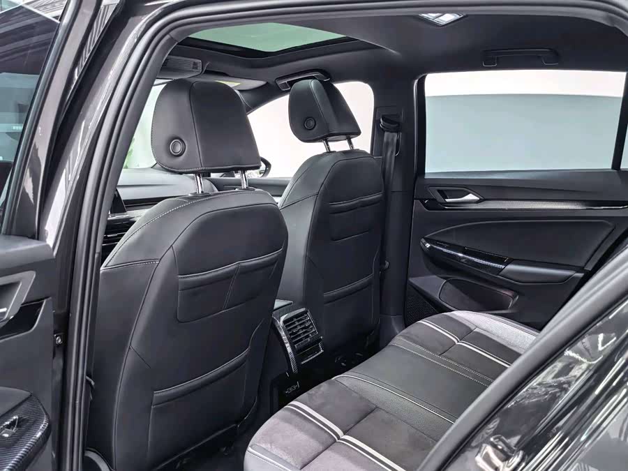 Volkswagen Golf 2024 car image #13