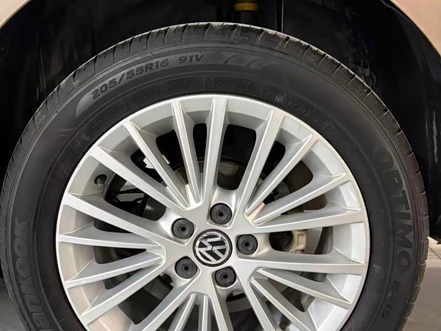 Volkswagen Bora 2015 car image #13