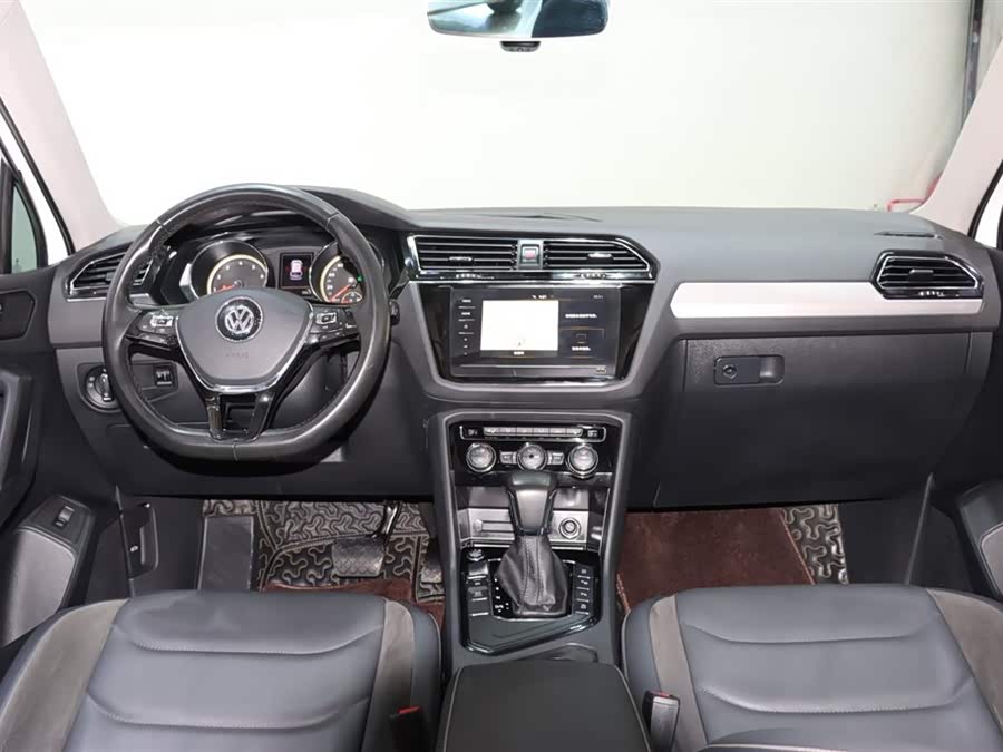 Volkswagen Tiguan L 2020 car image #13