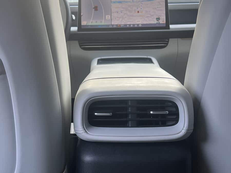 Xpeng G6 2024 صورة سيارة #13