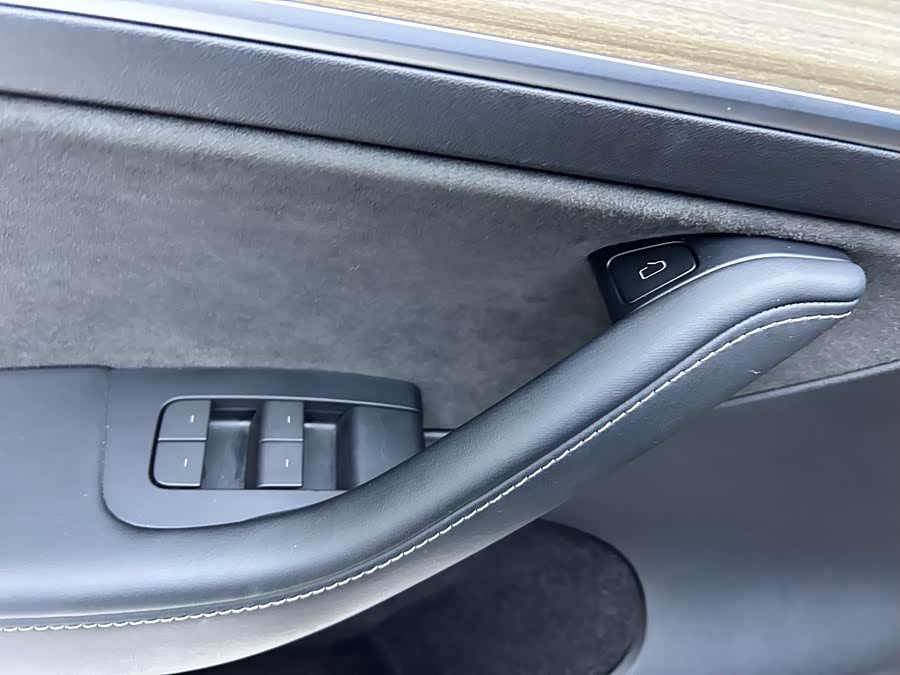 Tesla Model Y 2022 #13 Tesla Model Y 2022 car image #13