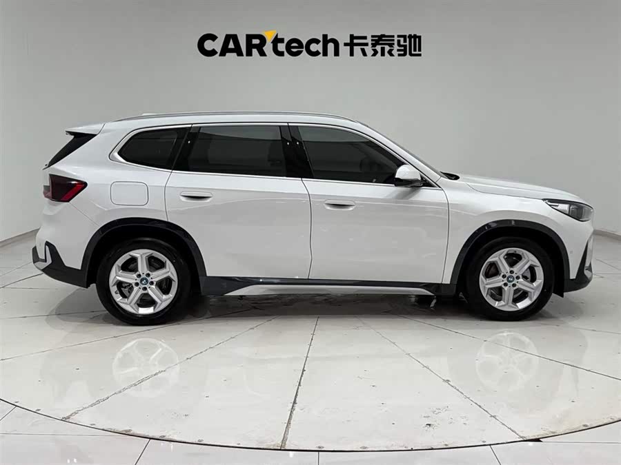 BMW iX1 2025 صورة سيارة #13