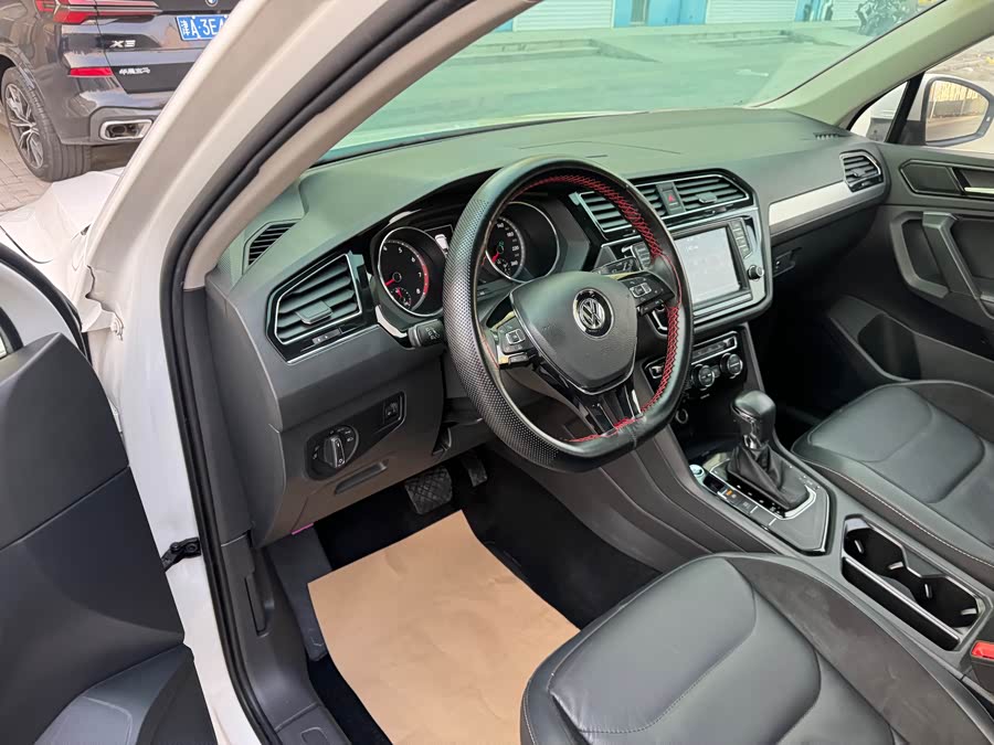 Volkswagen Tiguan L 2018 car image #13