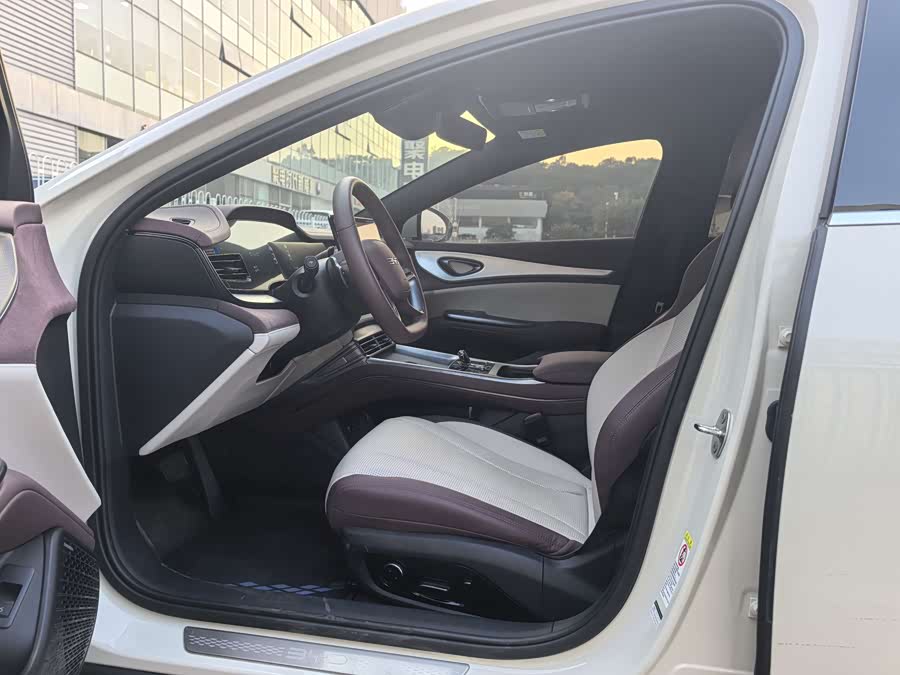 BYD Seal 07 DM-i 2025 immagine di auto #13