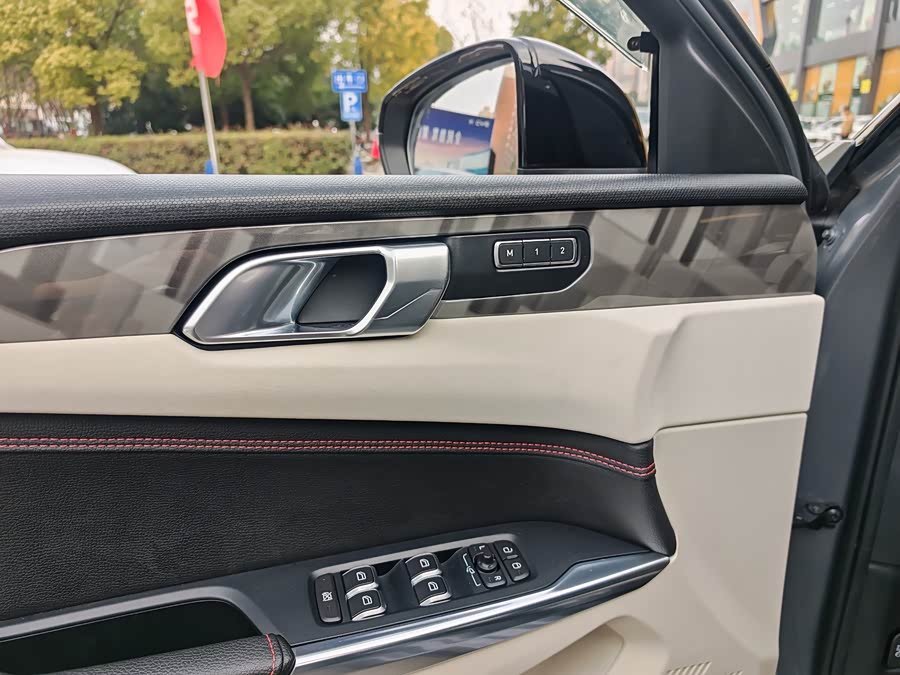 Lynk & Co 02 2019 car image #13