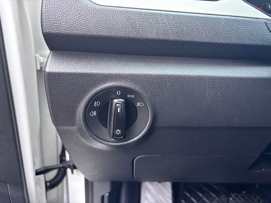 Volkswagen T-Roc 2019 car image #13