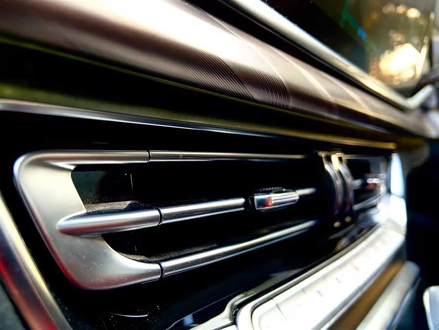 HongQi H9 2023 car image #13