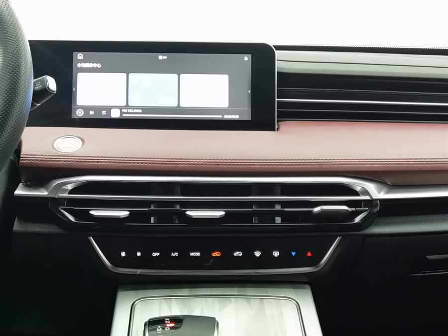X70 PLUS 2024 car image #13