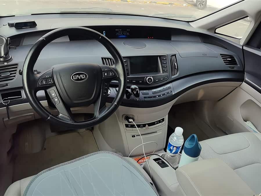 BYD e6 2015 car image #13