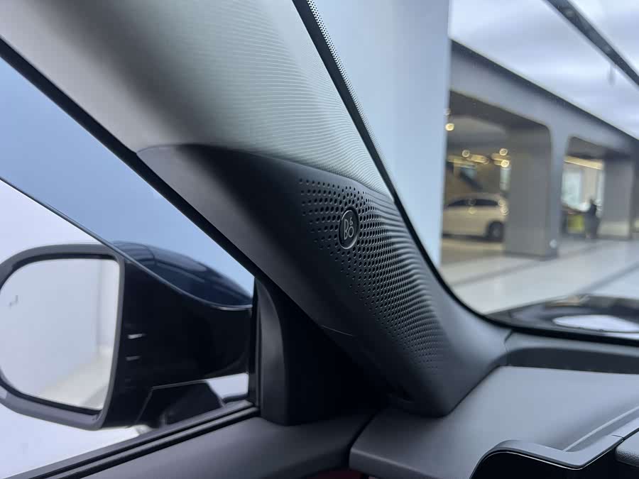 Ford Edge 2025 car image #13