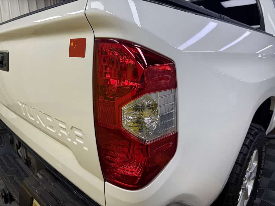 Toyota Tundra 2018 immagine di auto #13