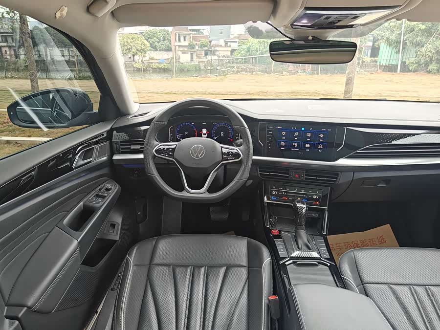 Volkswagen Passat 2023 car image #13