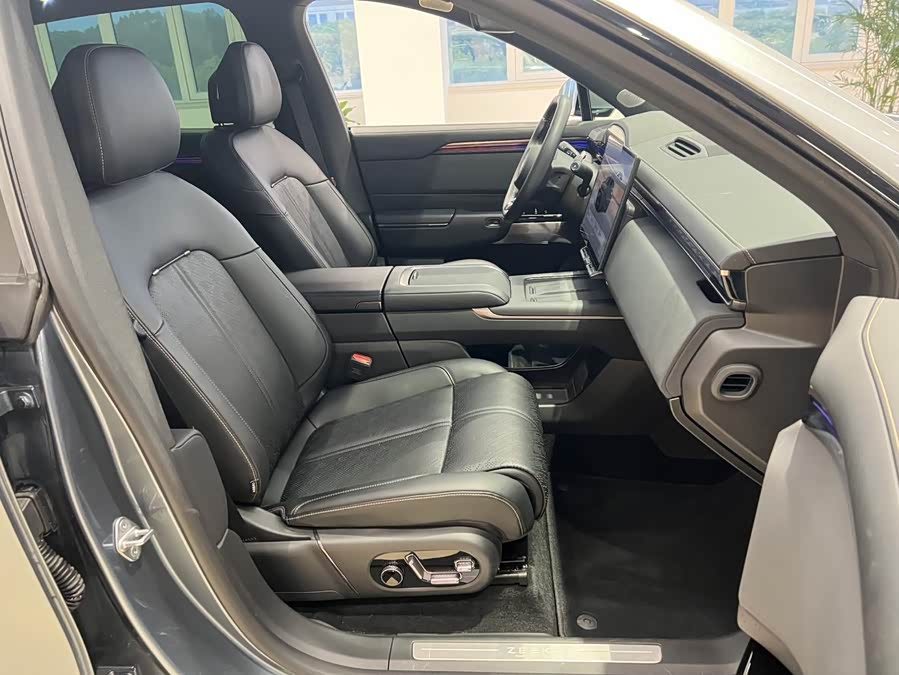Zeekr 7X 2024 car image #13