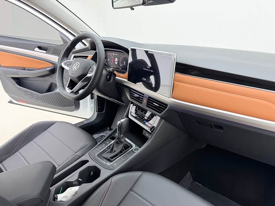 Volkswagen Bora 2022 car image #13