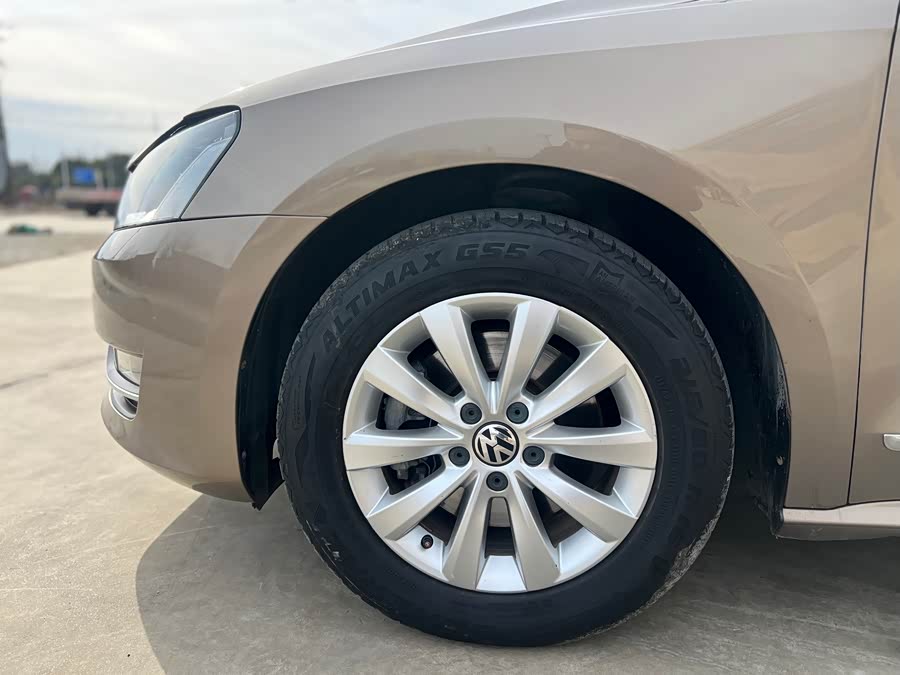 Volkswagen Passat 2014 car image #13