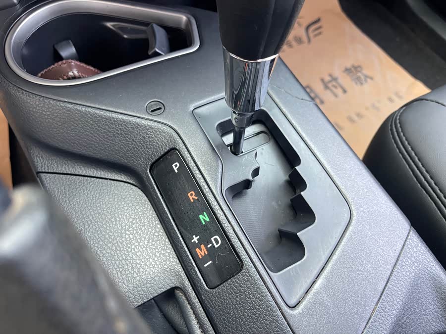 Toyota RAV4 2018 immagine di auto #13