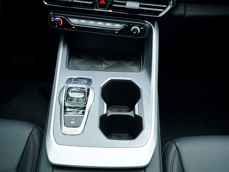 GAC Trumpchi GS3 2026 #13 GAC Trumpchi GS3 2026 car image #13