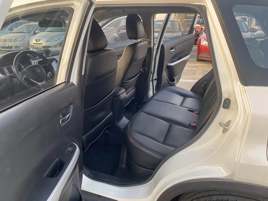 Suzuki Vitara 2018 صورة سيارة #13