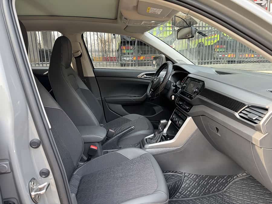 Volkswagen T-Cross 2020 car image #13