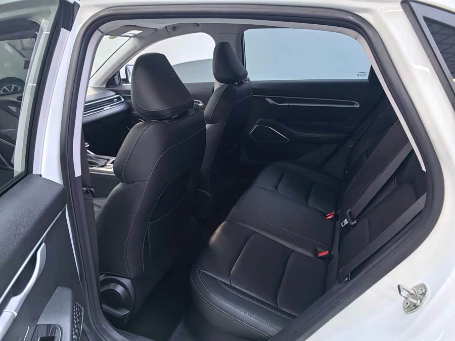 GEELY Emgrand 2022 car image #13
